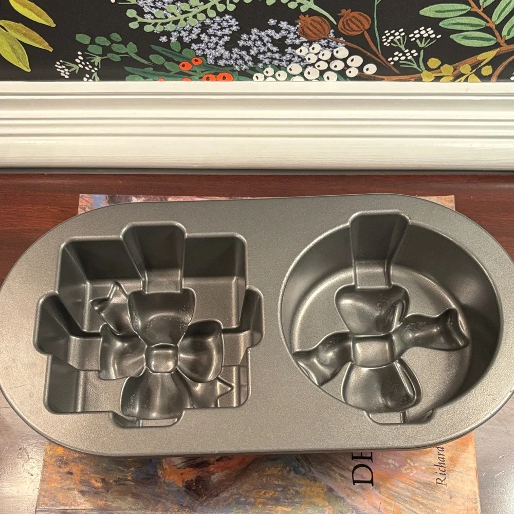 Nordic Ware Silver Bow Gift Pretty Presents Cake Pan